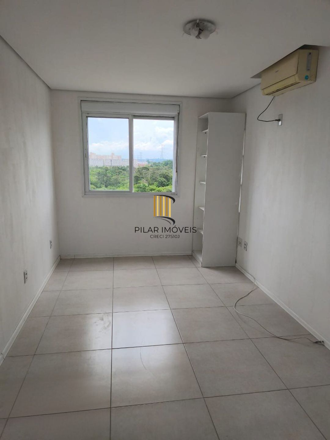 Apartamento de 2 dormitórios, elevador e 1 vaga de garagem em Canoas.