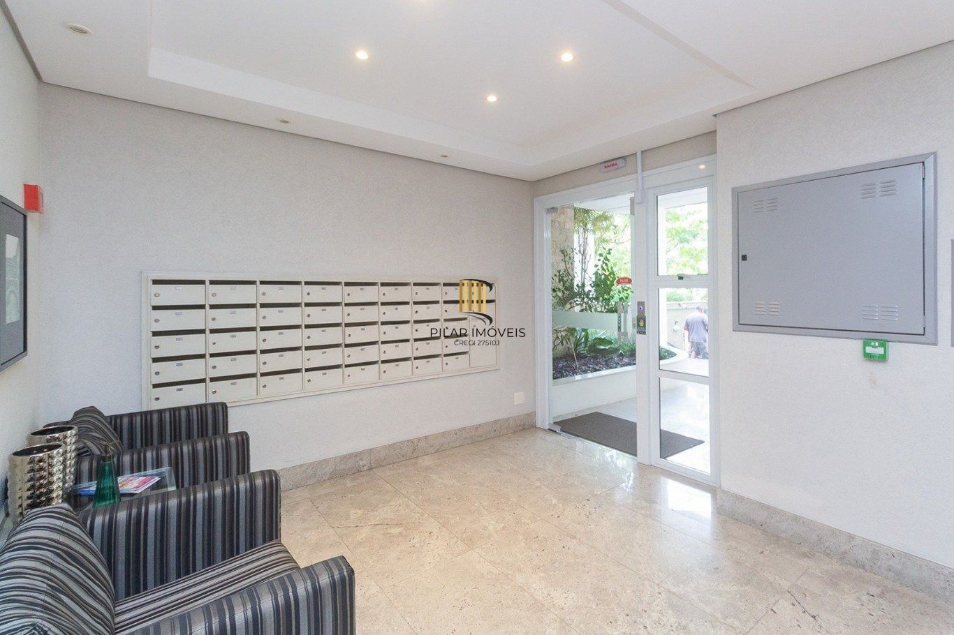 Apartamento com 1 dormitório e 1 vaga de garagem no Bairro petrópolis