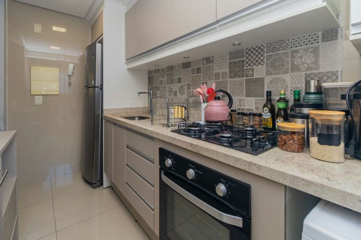 Apartamento 2 Dormitórios com Vaga e Piscina no Cristal em Porto Alegre