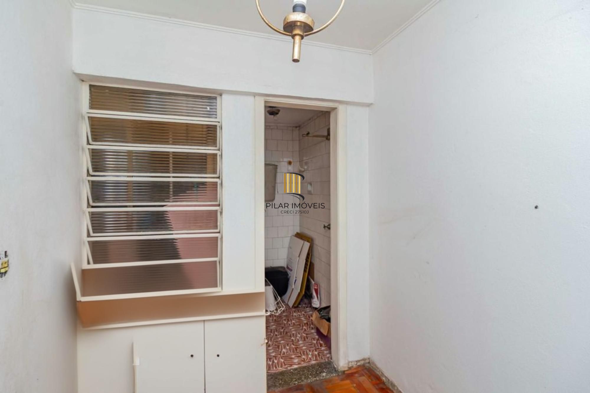 Apartamento com 2 quartos, elevador semi mobiliado no bairro Floresta.