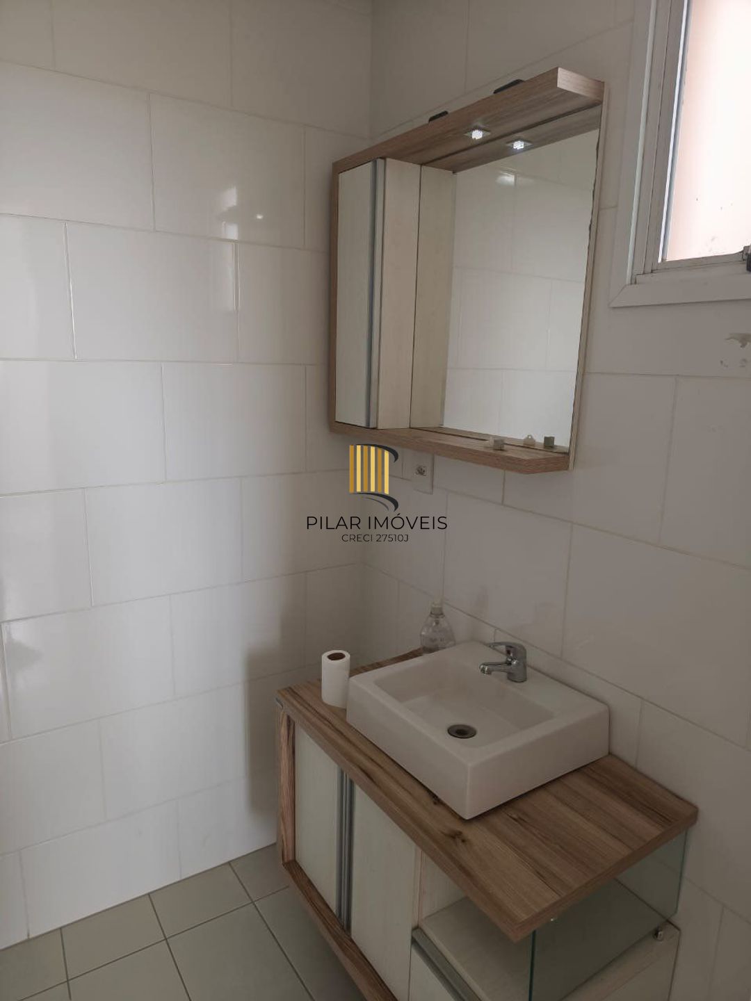 Apartamento de 2 dormitórios, elevador e 1 vaga de garagem em Canoas.