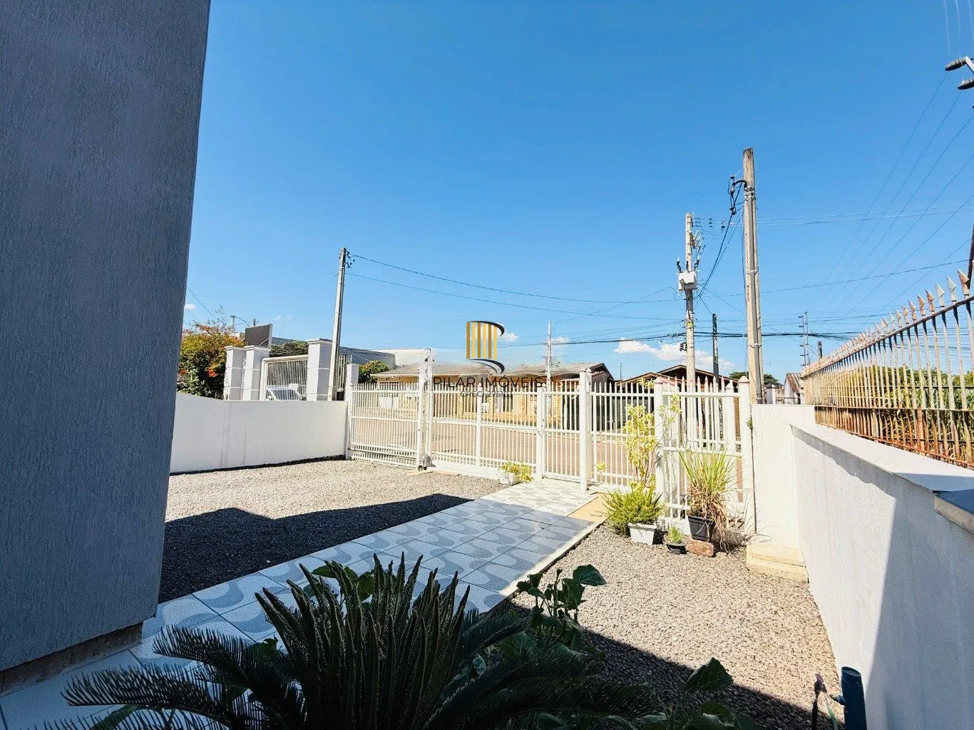 Casa de 4 dormitórios e 3 vagas de garagem em Canoas.
