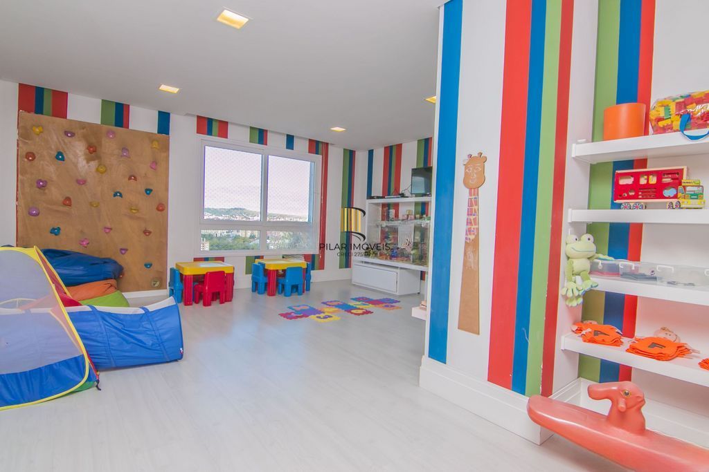 Apartamento 2 dormitórios, churrasqueira, 1 vaga, elevador na Rua General Lima e Silva.
