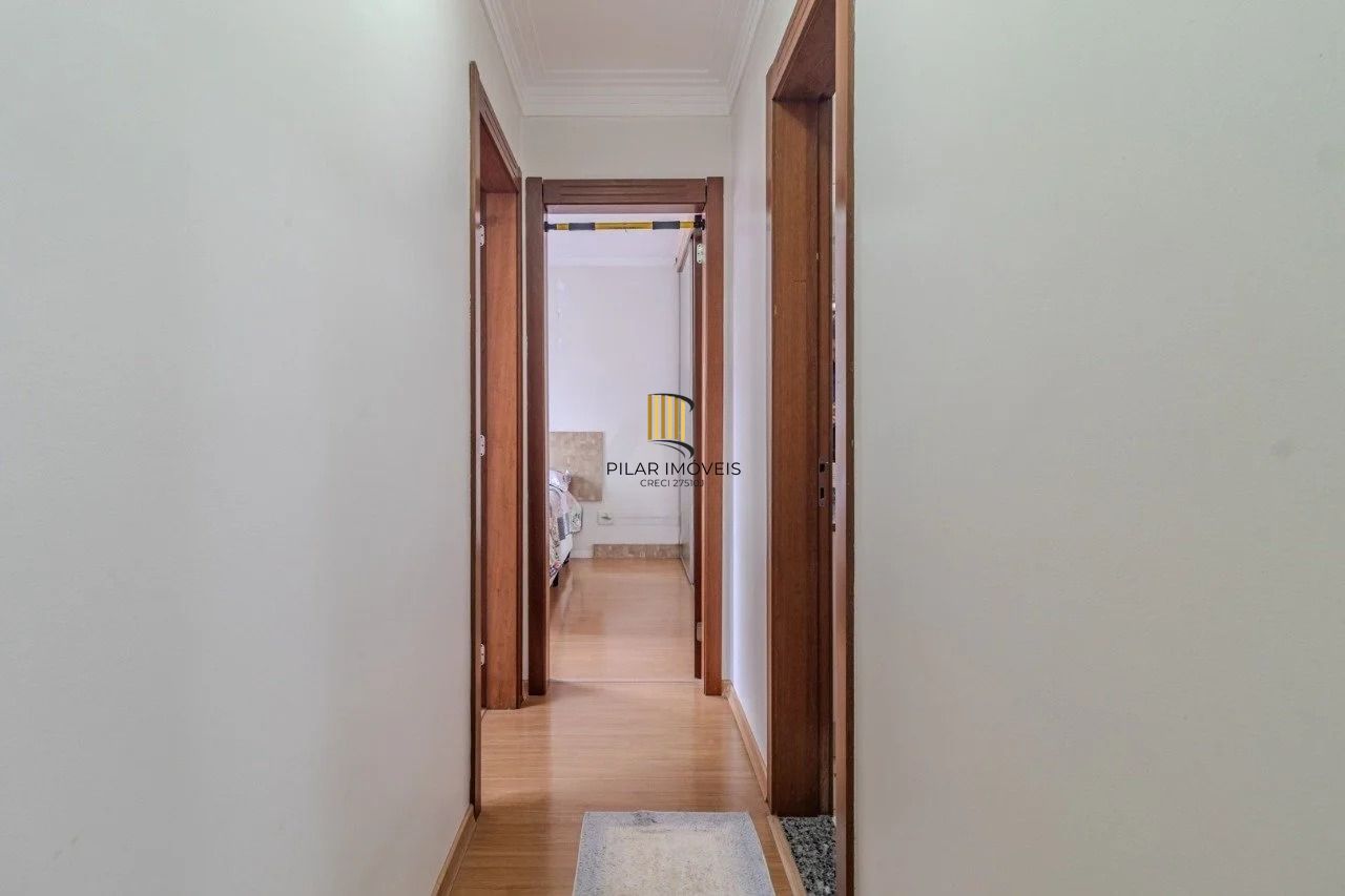 Apartamento 2 Dormitórios com 1 vaga coberta e elevador no Alto Petrópolis