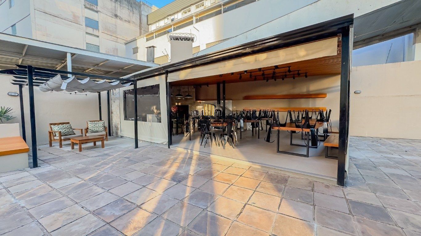 Apartamento com 3 quartos(1 suíte) e 2 vagas de garagem no Bairro Petrópolis
