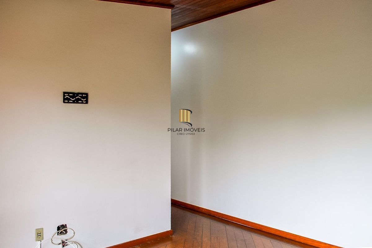 Ótima Casa condomínio pronta para morar, semi mobiliada, Bairro Menino Deus