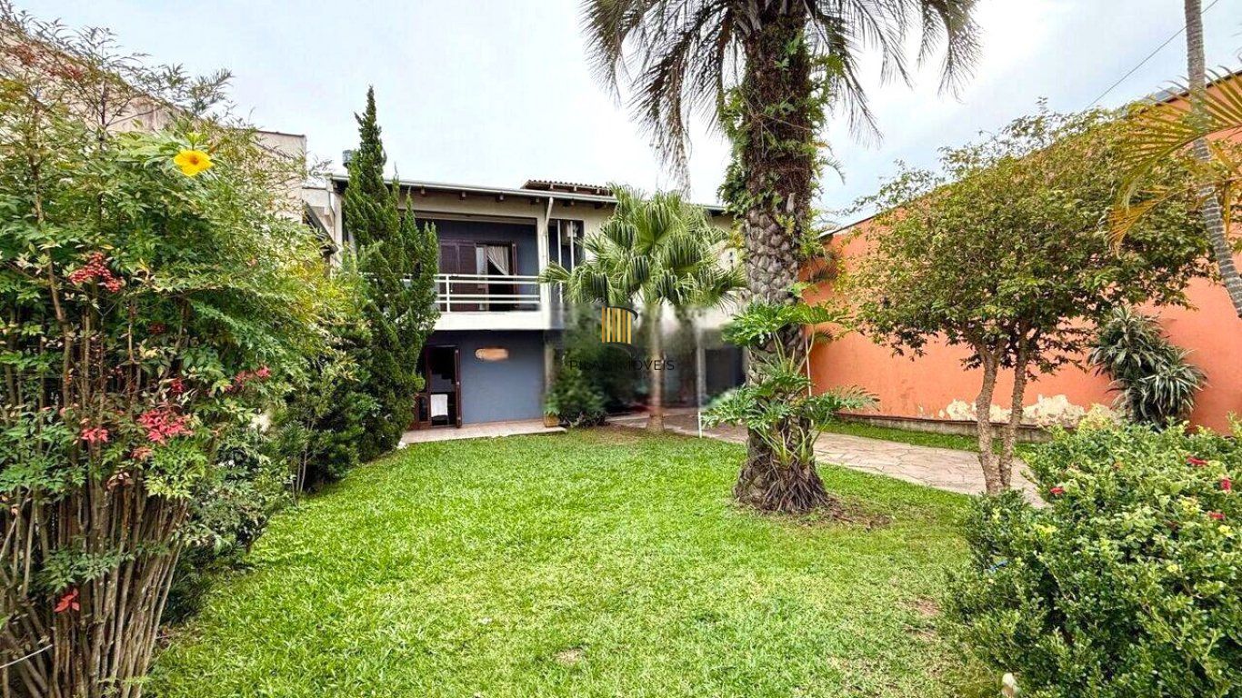 Casa de 3 dormitórios e  com 3 vagas de garagem no bairro City em Cachoeirinha.