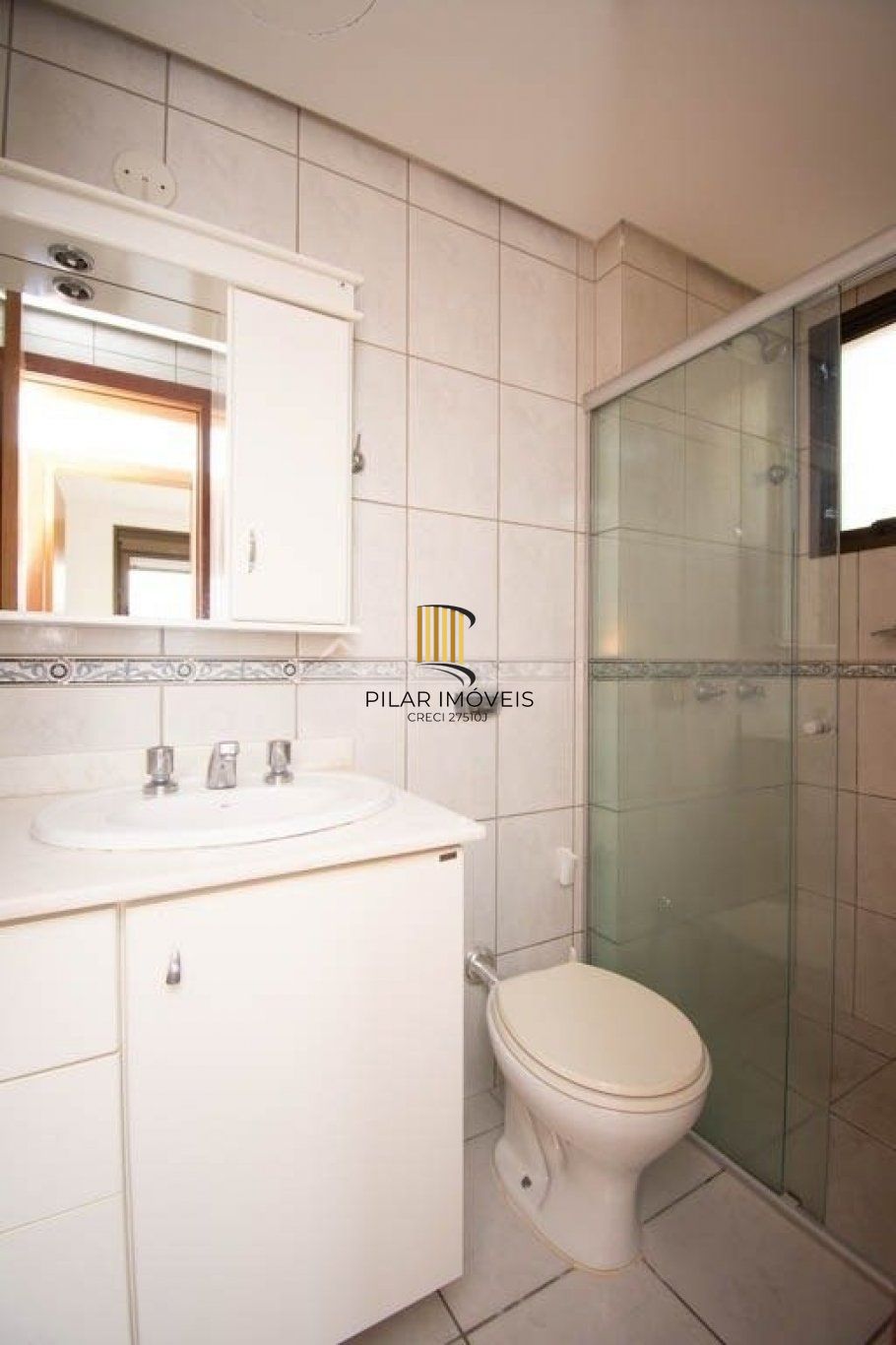 Apartamento 2 Dormitórios com Sacada, Garagem e Vista – Bairro Partenon