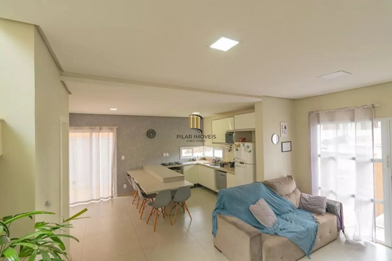 Casa de 3 dormitórios e 3 vagas de garagem em Canoas.