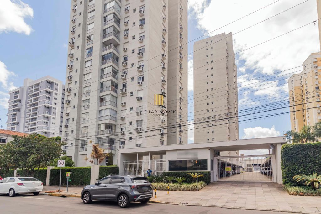 Apartamento com 2 quartos, vaga de garagem e elevador  no bairro Passo da Areia