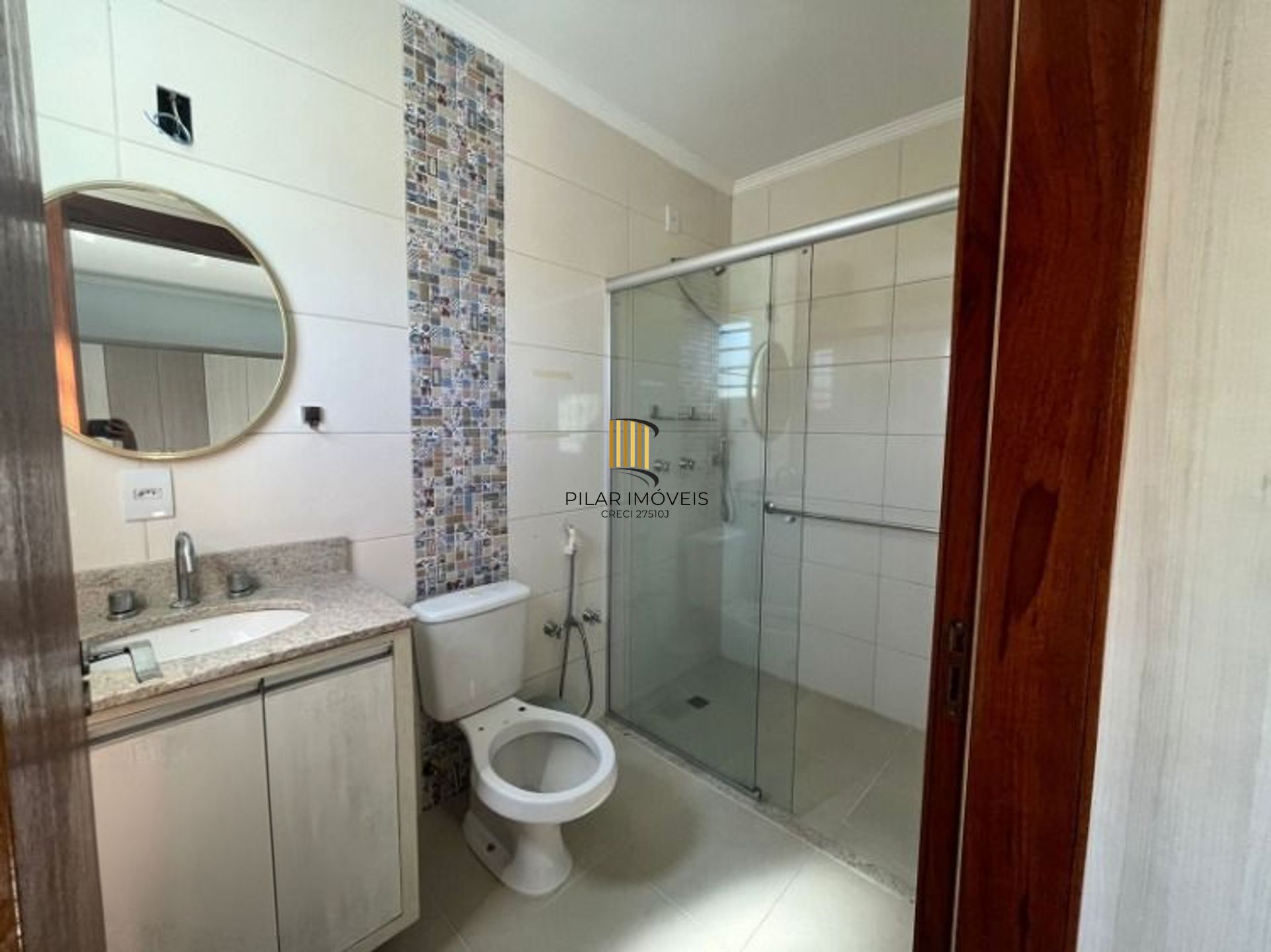 Casa de 2 dormitórios e 2 vagas de garagem em Canoas.