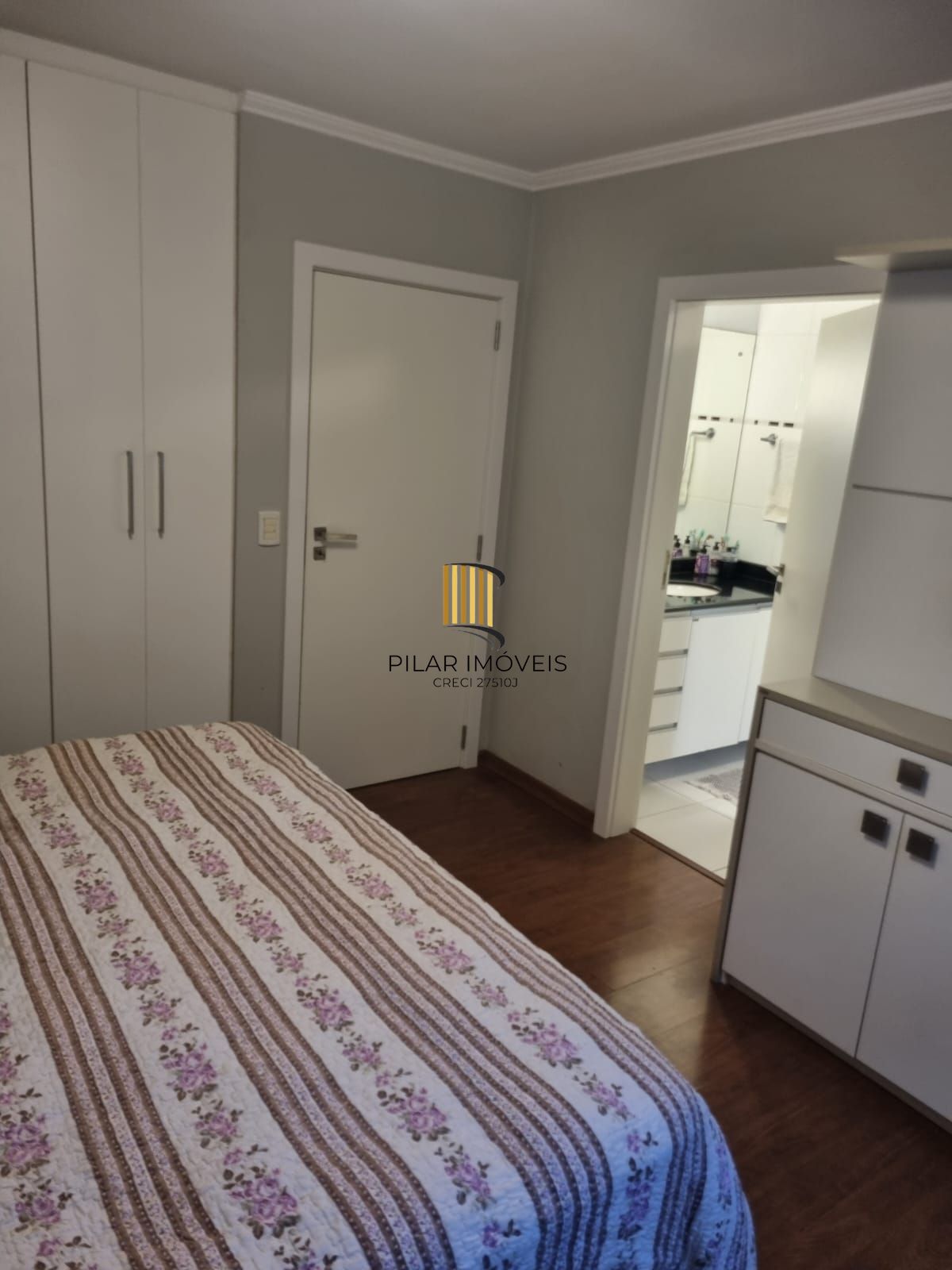 Apartamento térreo semi mobiliado de 3 dormitórios no bairro Cristal