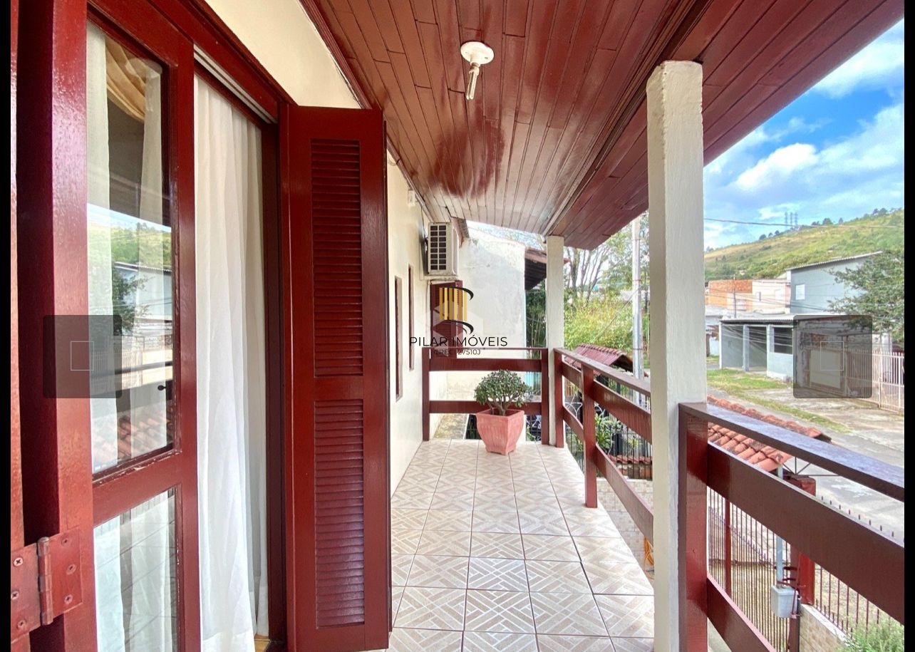 Casa Sobrado à venda com 3 dormitórios! no Morro Santana