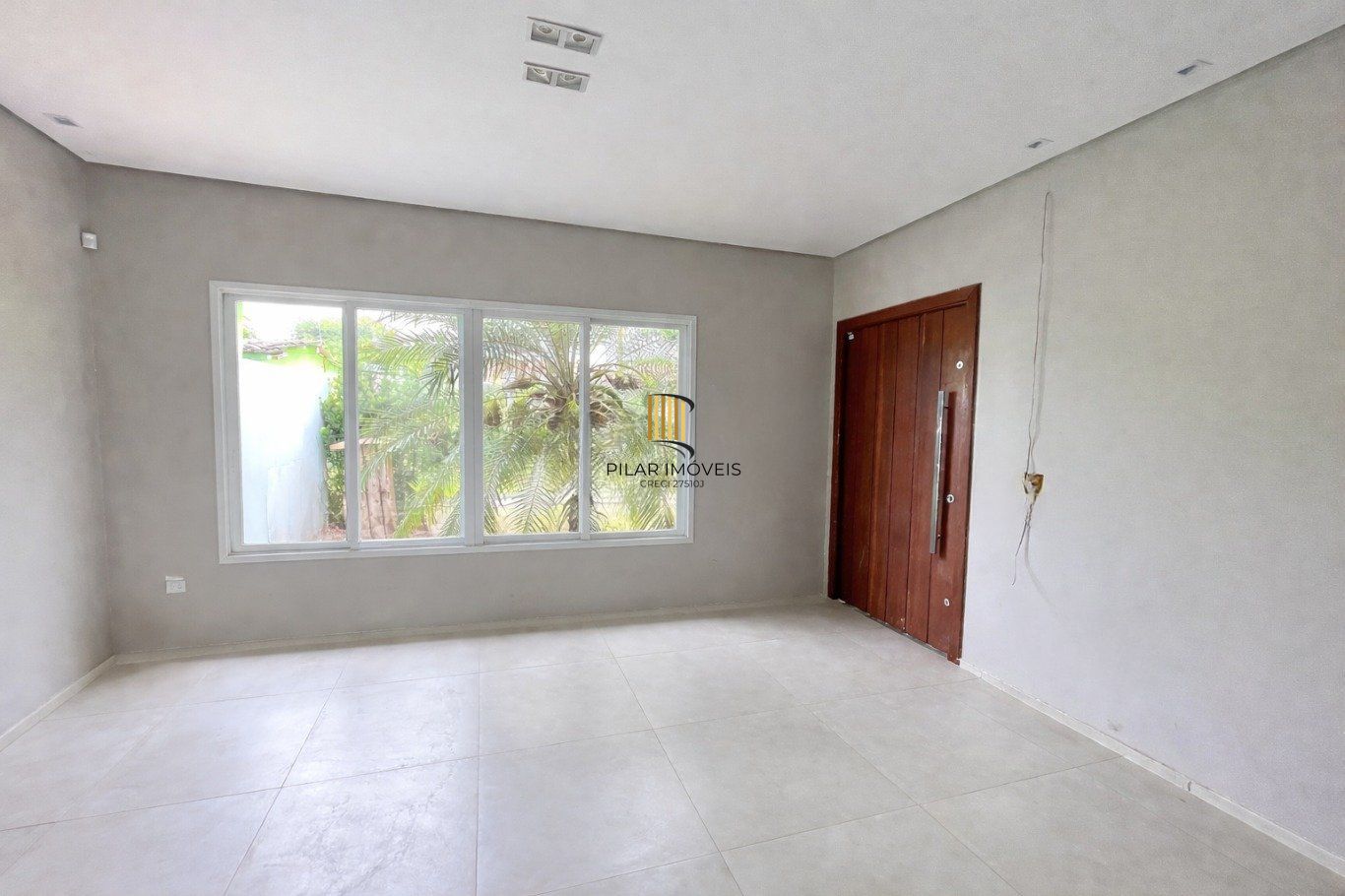 Casa  de 4 Dormitórios e 3 vagas de garagem em Canoas.