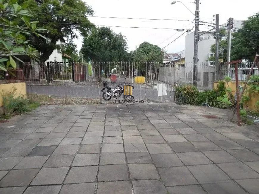 Excelente imóvel com terreno amplo à venda no Jardim Itu – Porto Alegre