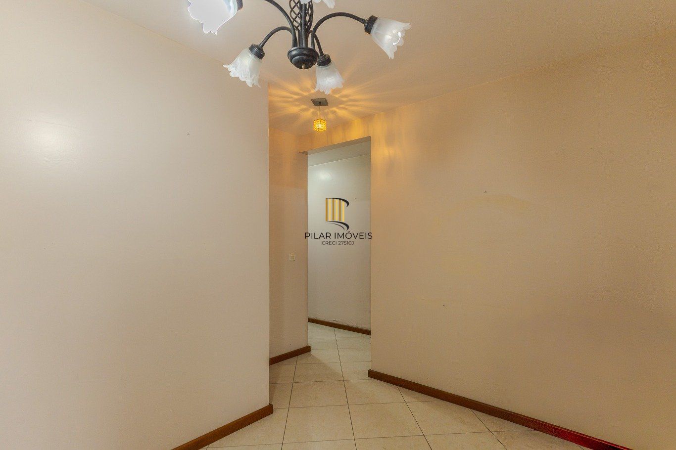 Casa com 4 dormitorios, 2 vagas de garagem em Canoas