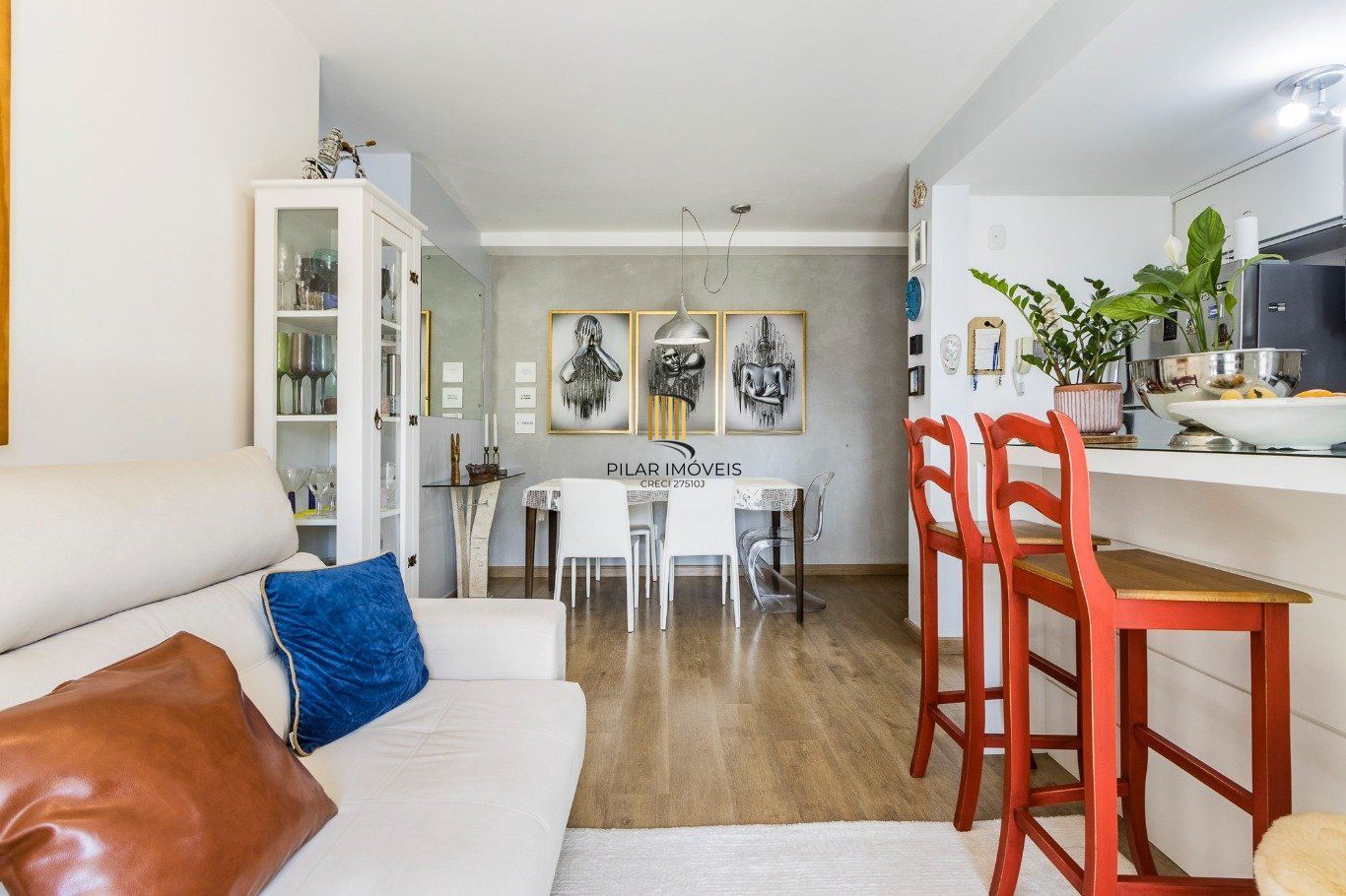 Apartamento 2 Dormitórios com Suíte, elevador e 2 Vagas no Alto Petrópolis