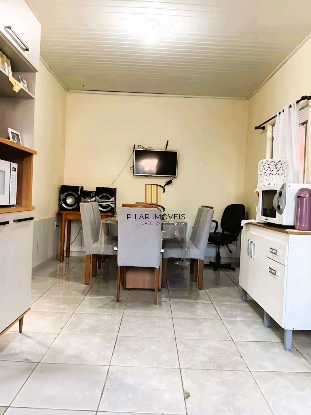 Casa de 3 dormitórios e 2 vagas de garagem em Canoas.