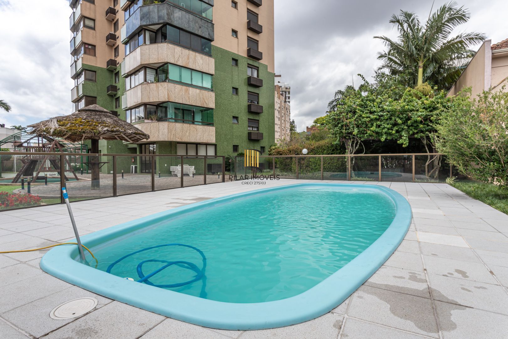 Apartamento de 97m², 2 dormitórios,1suíte, 3 vagas de garagem na rua Guararapes