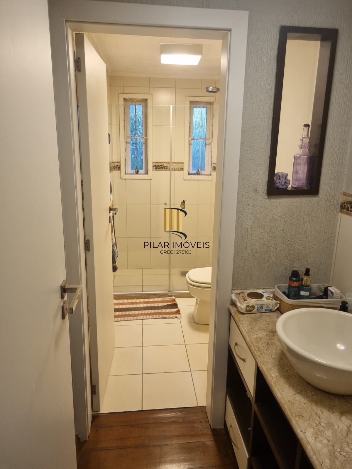 Apartamento térreo semi mobiliado de 3 dormitórios no bairro Cristal