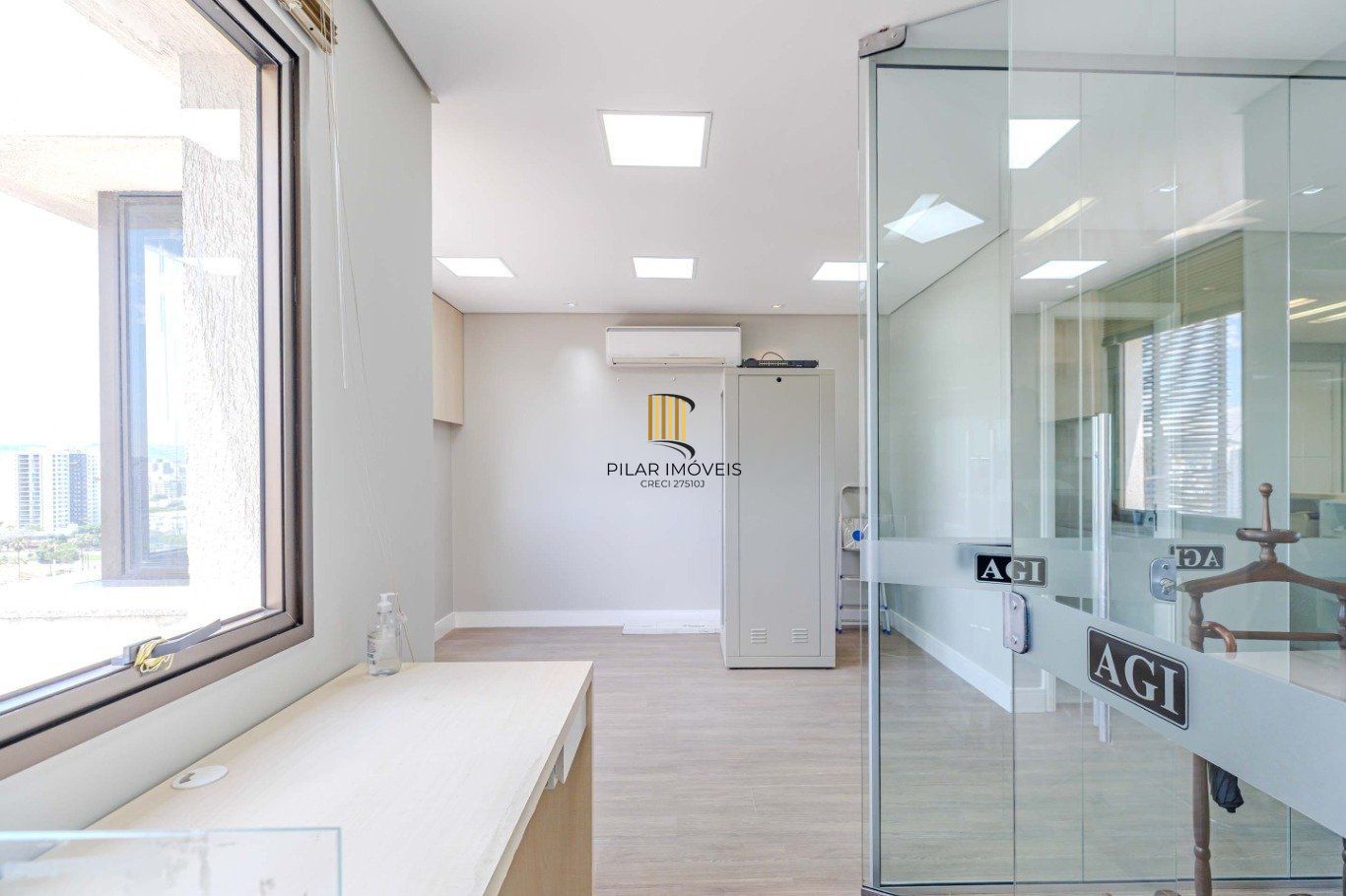 Sala comercial, 2 vagas, elevador e restaurante no bairro Praia de Belas