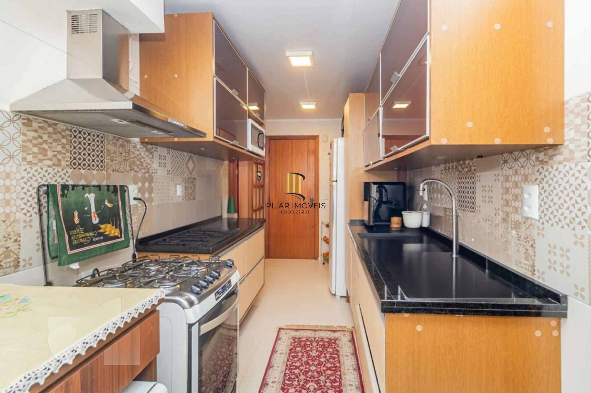 Apartamento 3 quartos, 1 suíte, 2 vagas no Petrópolis.