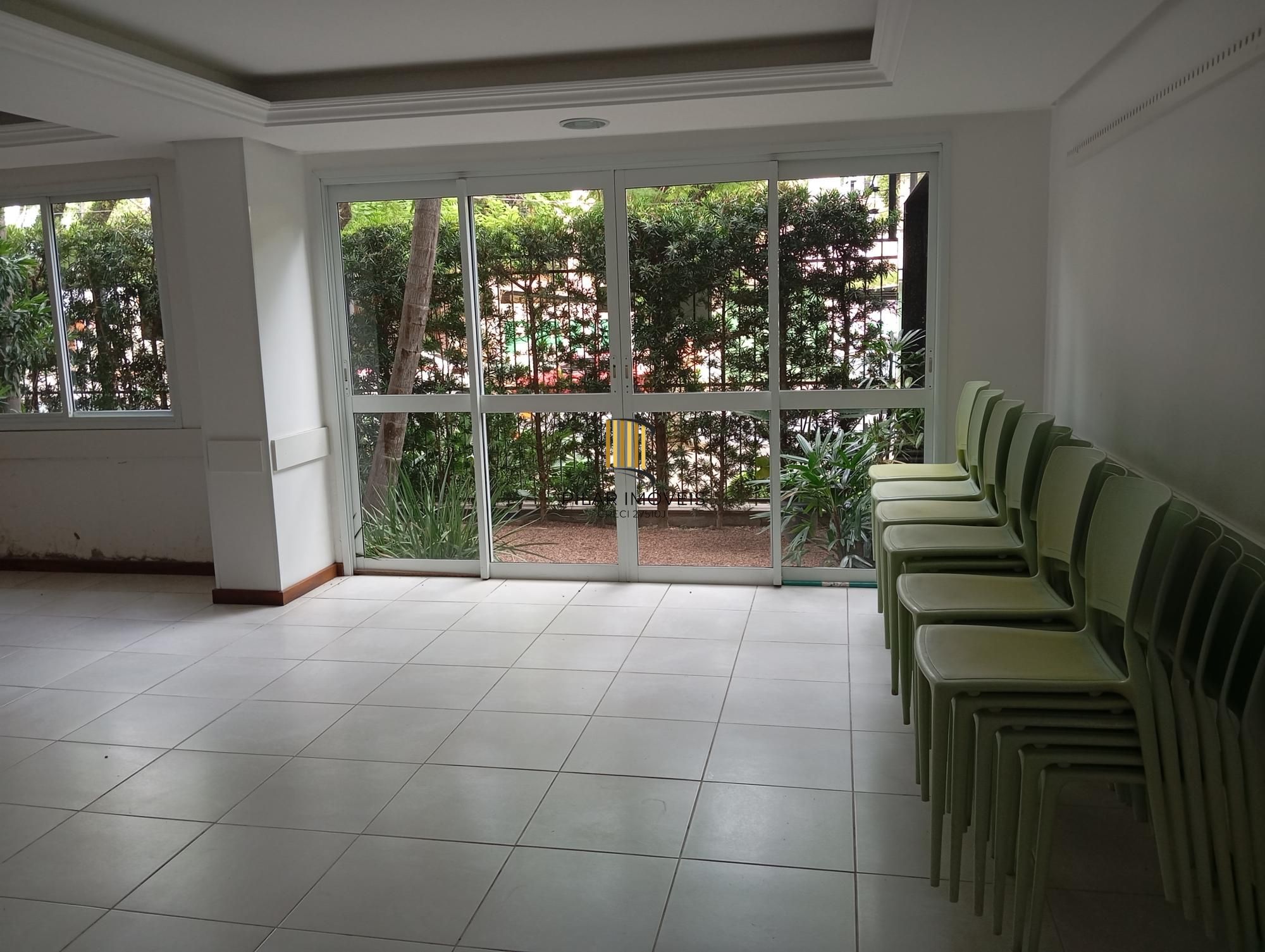 Apartamento com 2 Dormitórios, Vaga Dupla e Elevador no Floresta