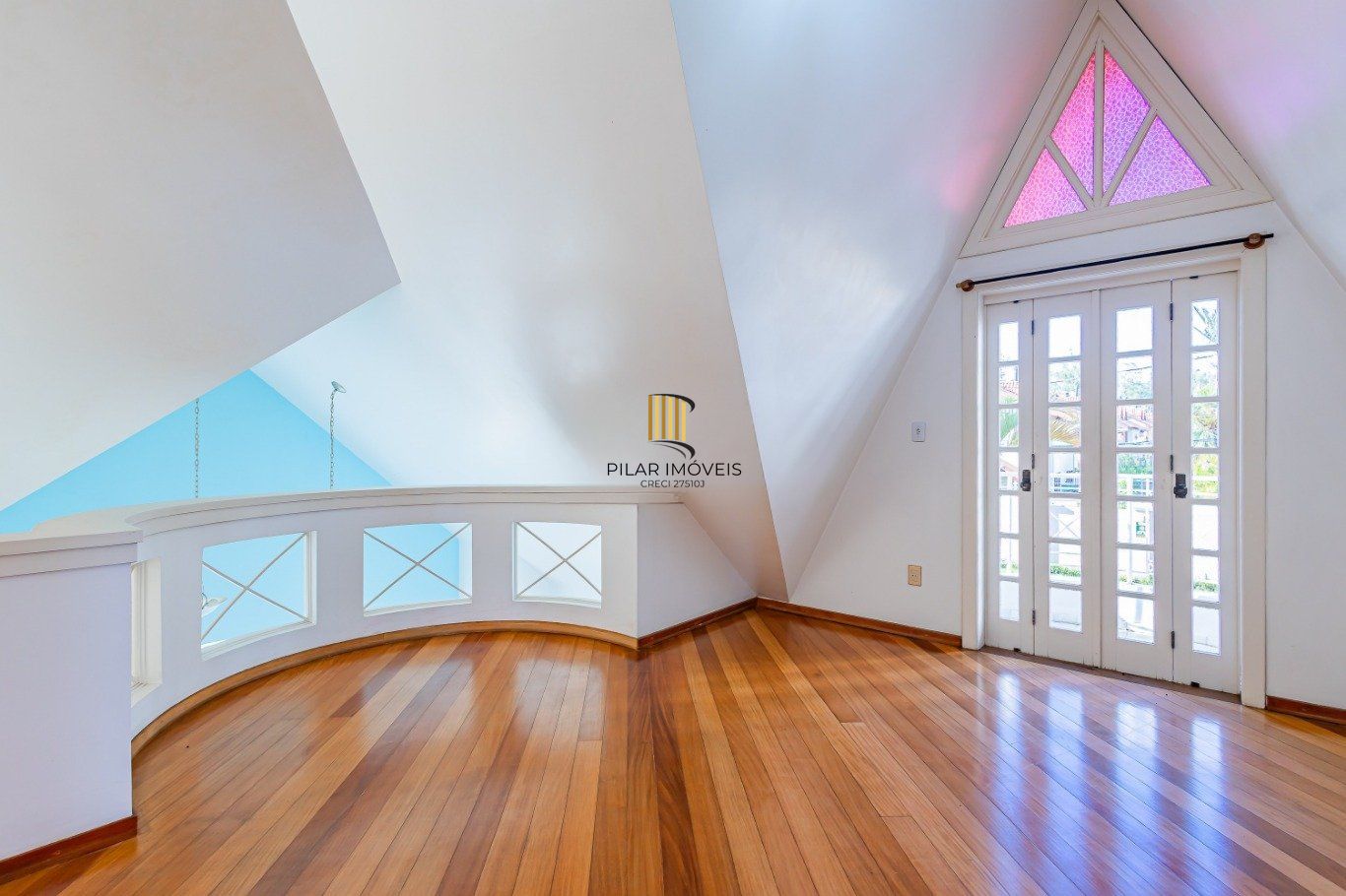 Casa com 3 dormitórios, 2 vagas de garagem no bairro Marechal Rondon em Canoas.