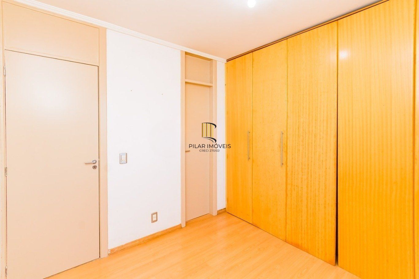 Apartamento de 2 dormitórios, elevador,1vaga de garagem, no Bairro Sarandi POA.