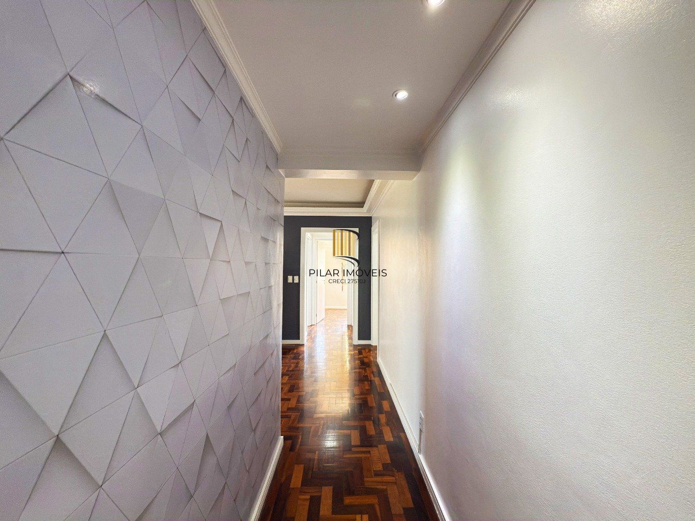 Apartamento com 2 quartos e 1 vaga a venda no bairro Passo da Areia