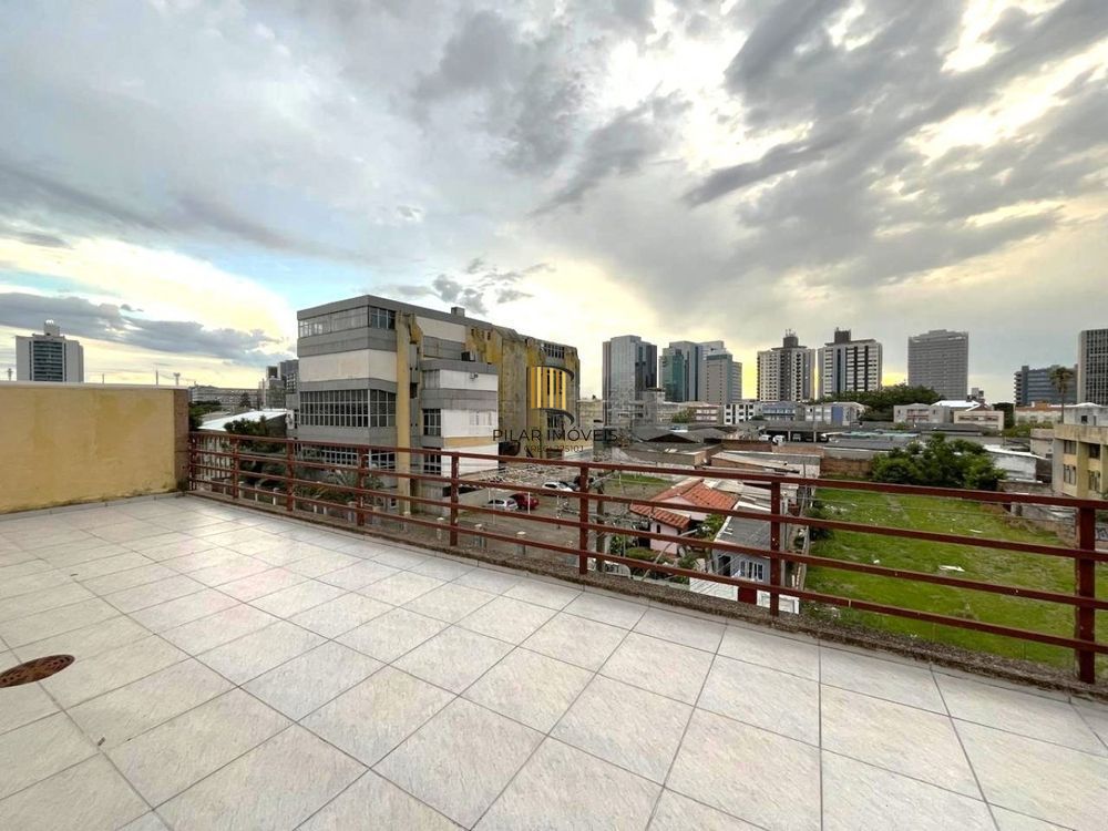 Apartamento com 1 Suite, sacada e 1 vaga de garagem no bairro Cidade Baixa