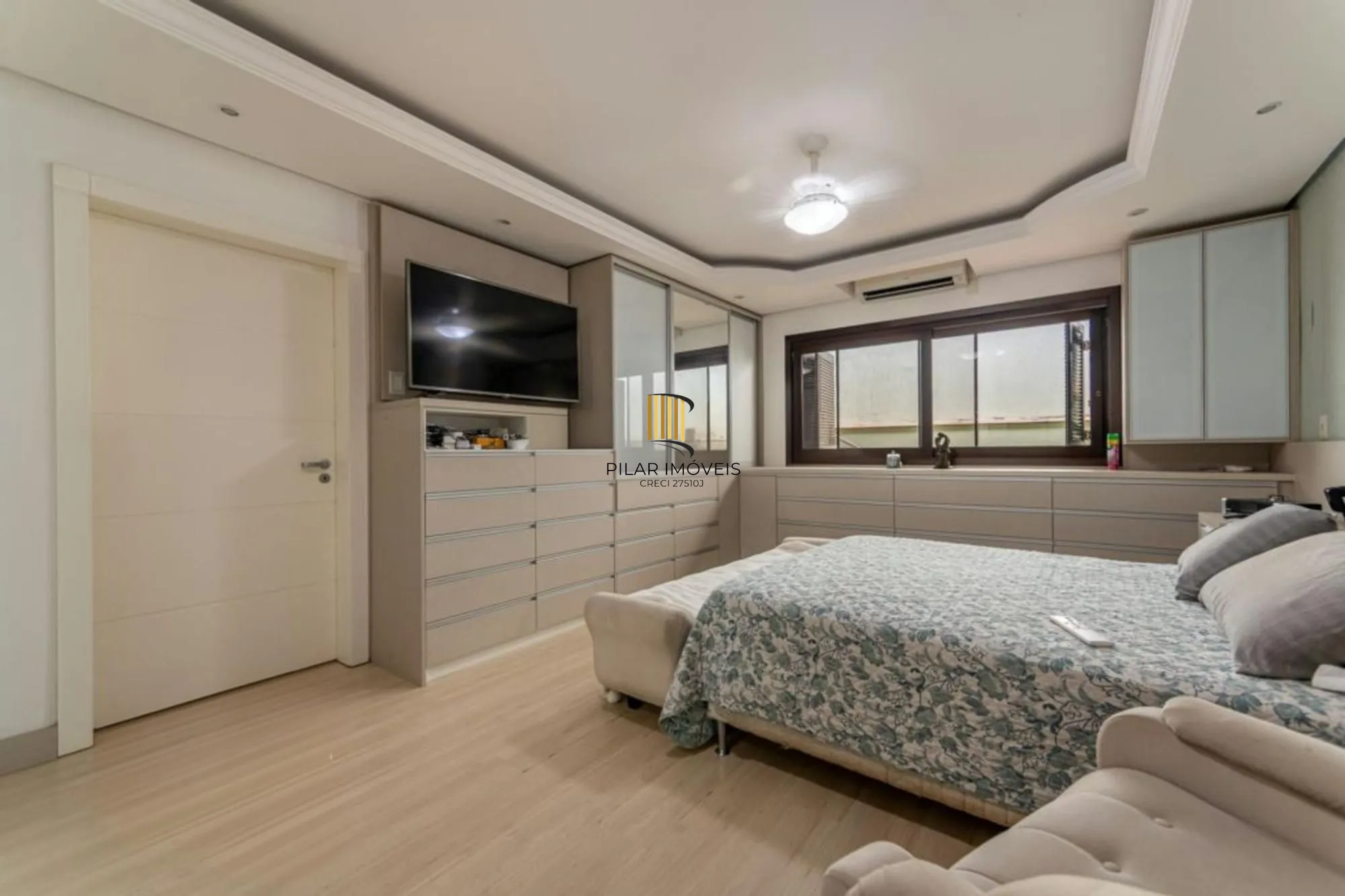 Casa com 4 quartos,1 Suite, 2 vagas e 450m² à venda em Sarandi.