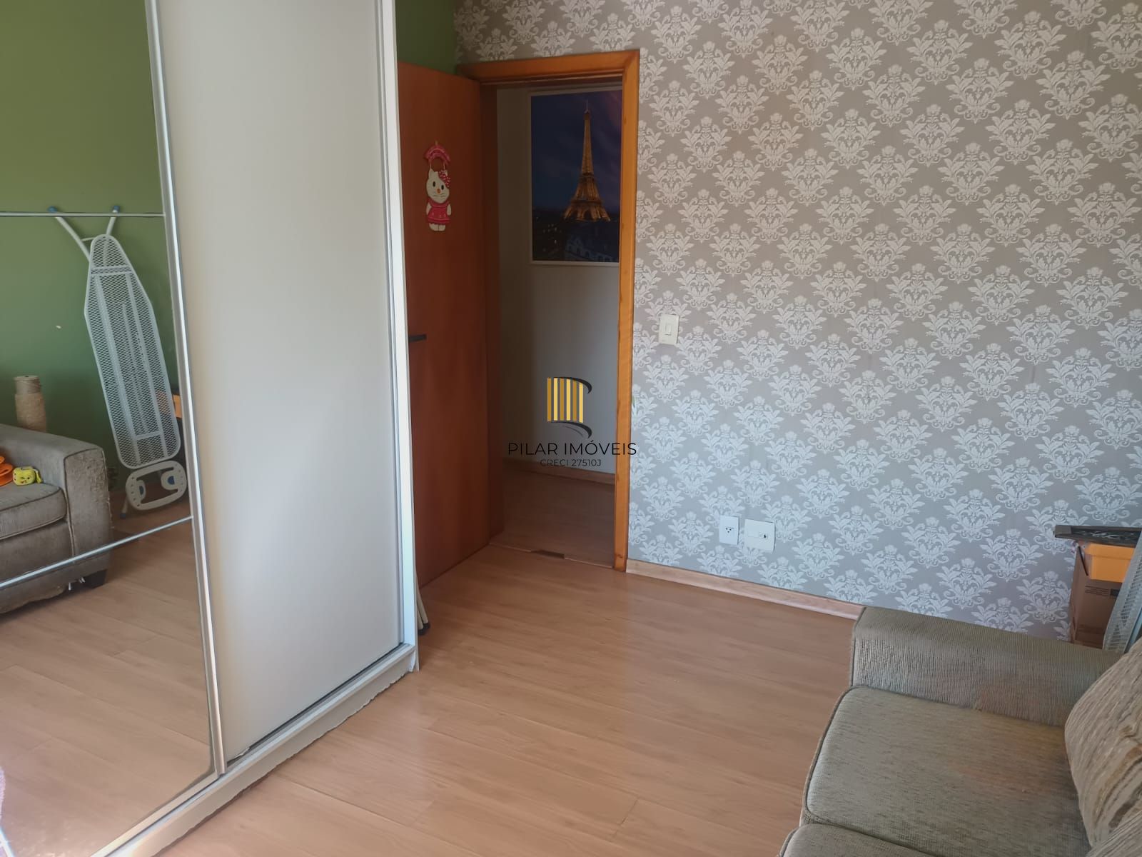 Apartamento com 2 dormitórios, elevador e 2 vagas de garagem em cachoeirinha.