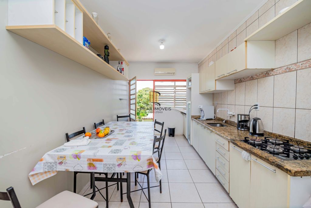 Casa com 3 quartos e 4 vagas à venda em Vila Nova