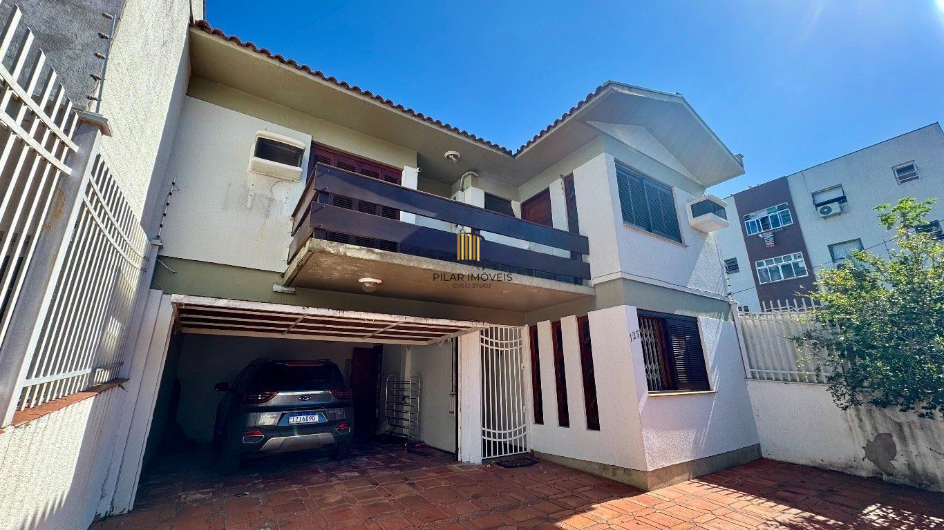 Casa com 350m², 4 quartos, 2 Suítes à venda em Azenha, Porto Alegre.