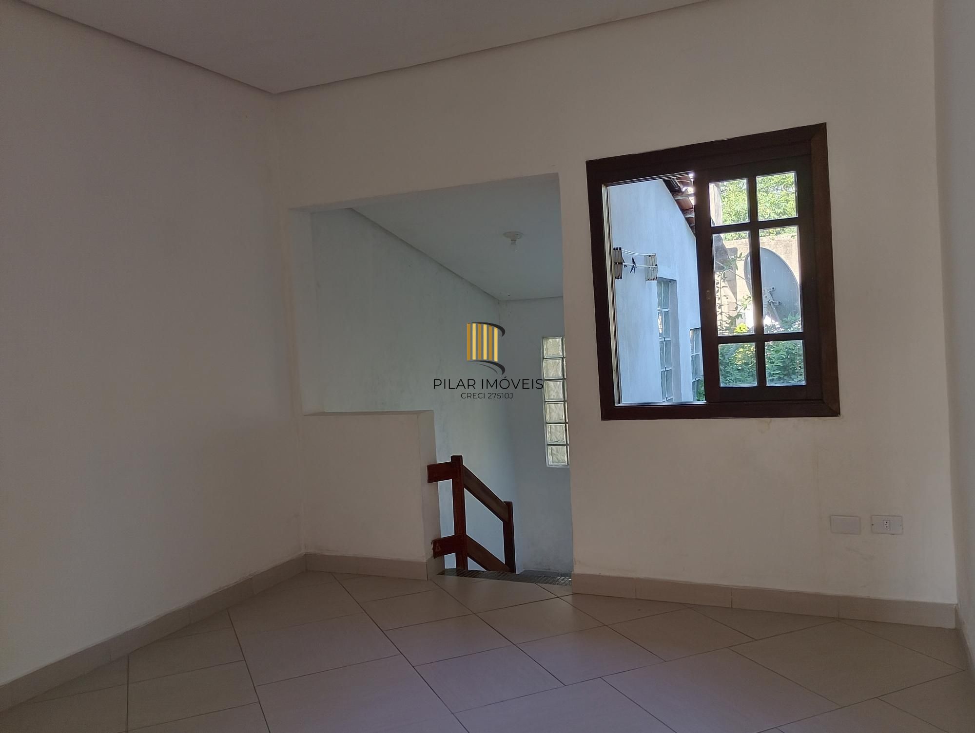 Casa com 3 quartos, 4 vagas de garagem e com pátio no bairro Parque Santa Fé