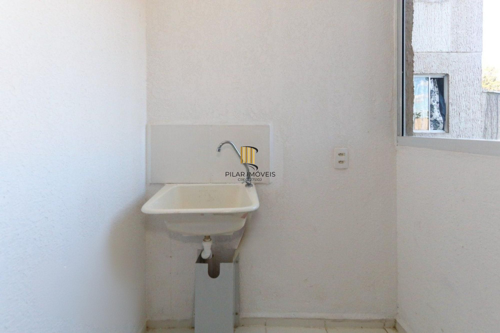 Apartamento com 1 dormitório e com 1 vaga de garagem em Canoas.