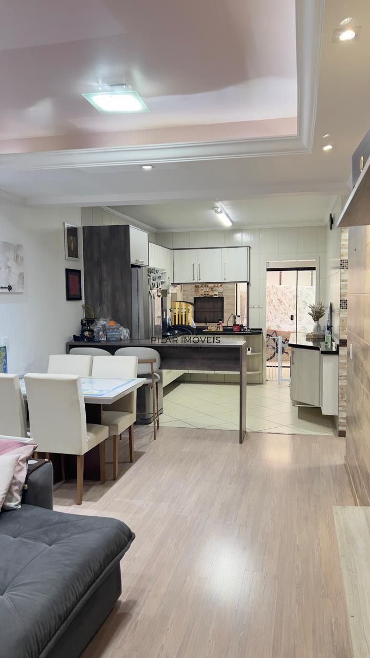 Apartamento Térreo 2 dormitórios 1 suíte e 2 vagas de Garagem Cachoeirinha