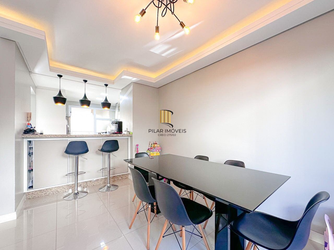 Casa em condomínio com 3 dormitórios e 3 vagas de garagem em Canoas.