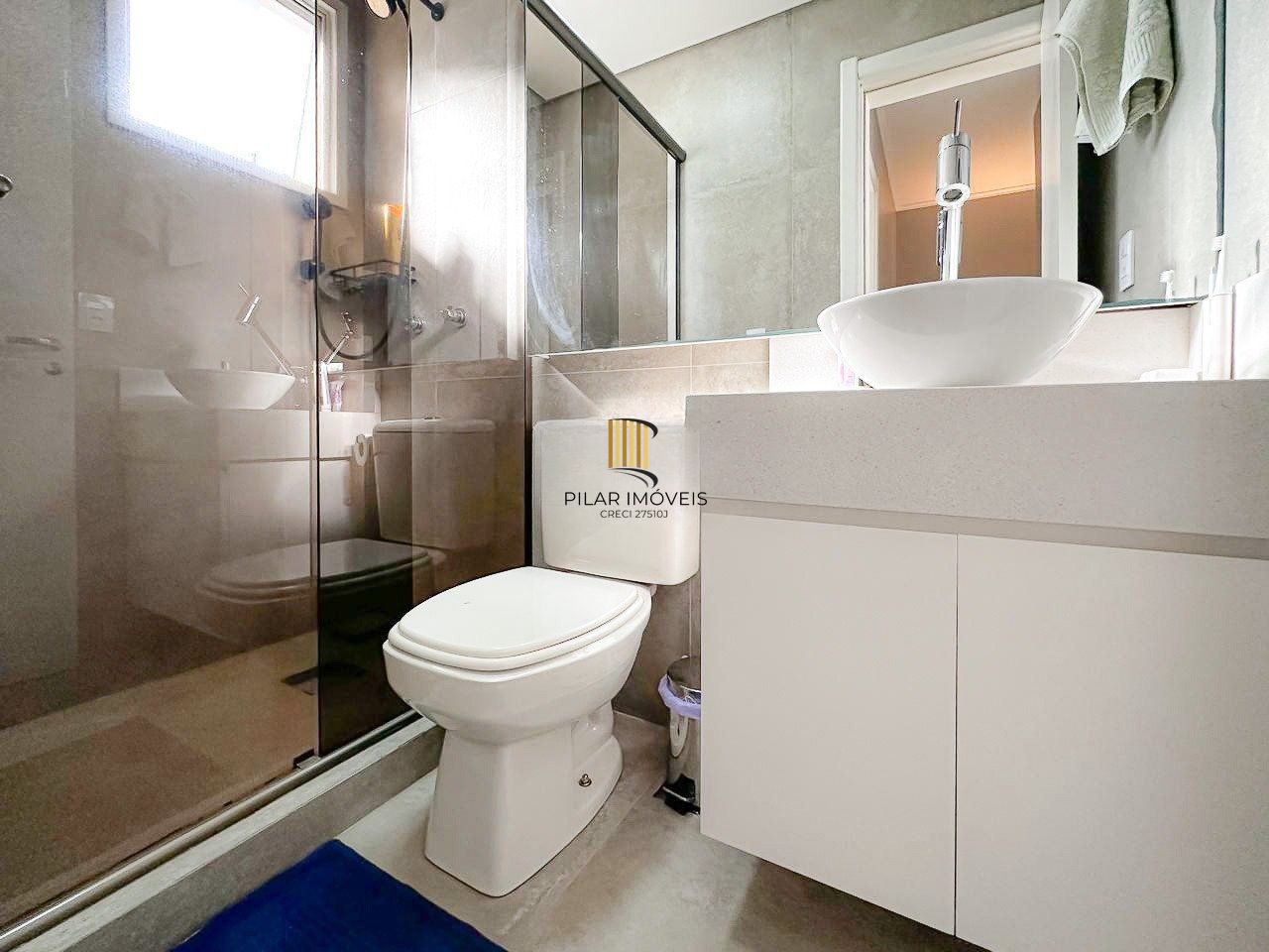 Casa em condomínio com 3 dormitórios e 3 vagas de garagem em Canoas.