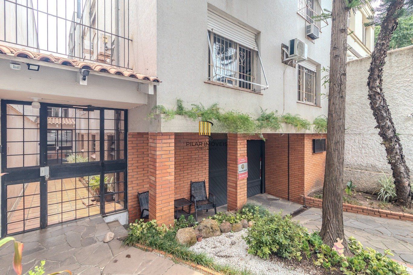 Apartamento de 3 dormitórios, 2 vagas no bairro Moinhos de Vento.