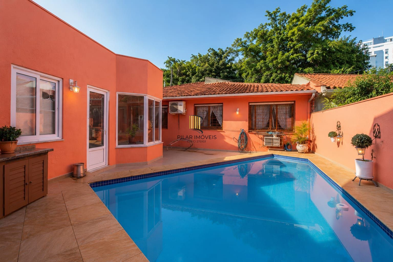 Casa com 3 dormitórios,1 suíte, 4 banheiros e 4 vagas, 203m² no Jardim Itu.