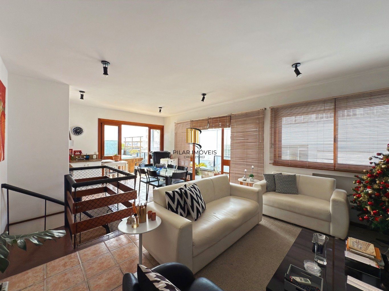 Cobertura de 3 quartos,suíte,elevador,2 vagas no bairro Mont Serrat