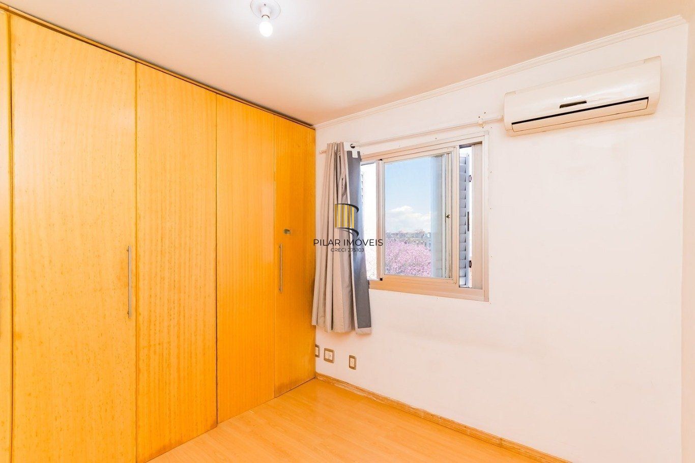 Apartamento de 2 dormitórios, elevador,1vaga de garagem, no Bairro Sarandi POA.