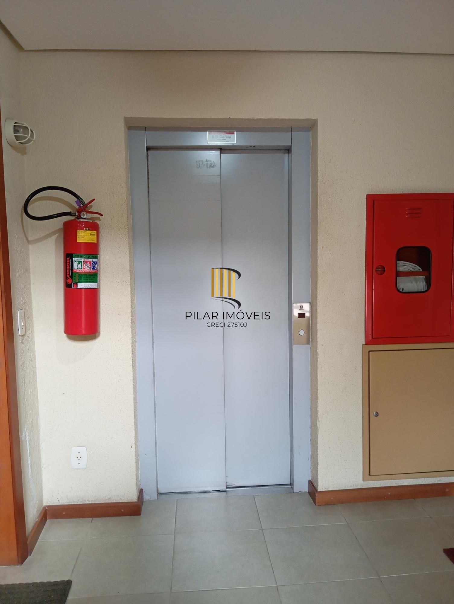 Apartamento com 2 Dormitórios, Vaga Dupla e Elevador no Floresta