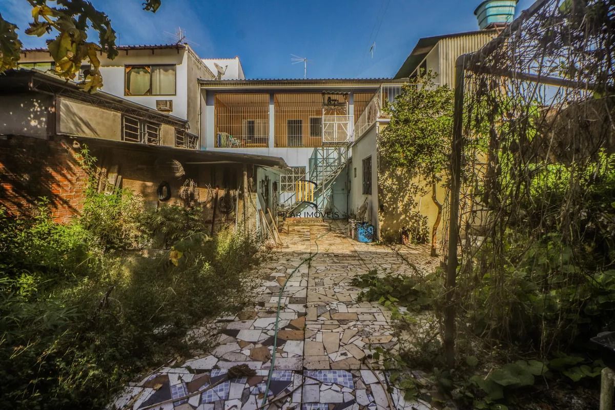 Casa e loja à venda com 300m², 3 quartos e 3 vagas no Rubem Berta