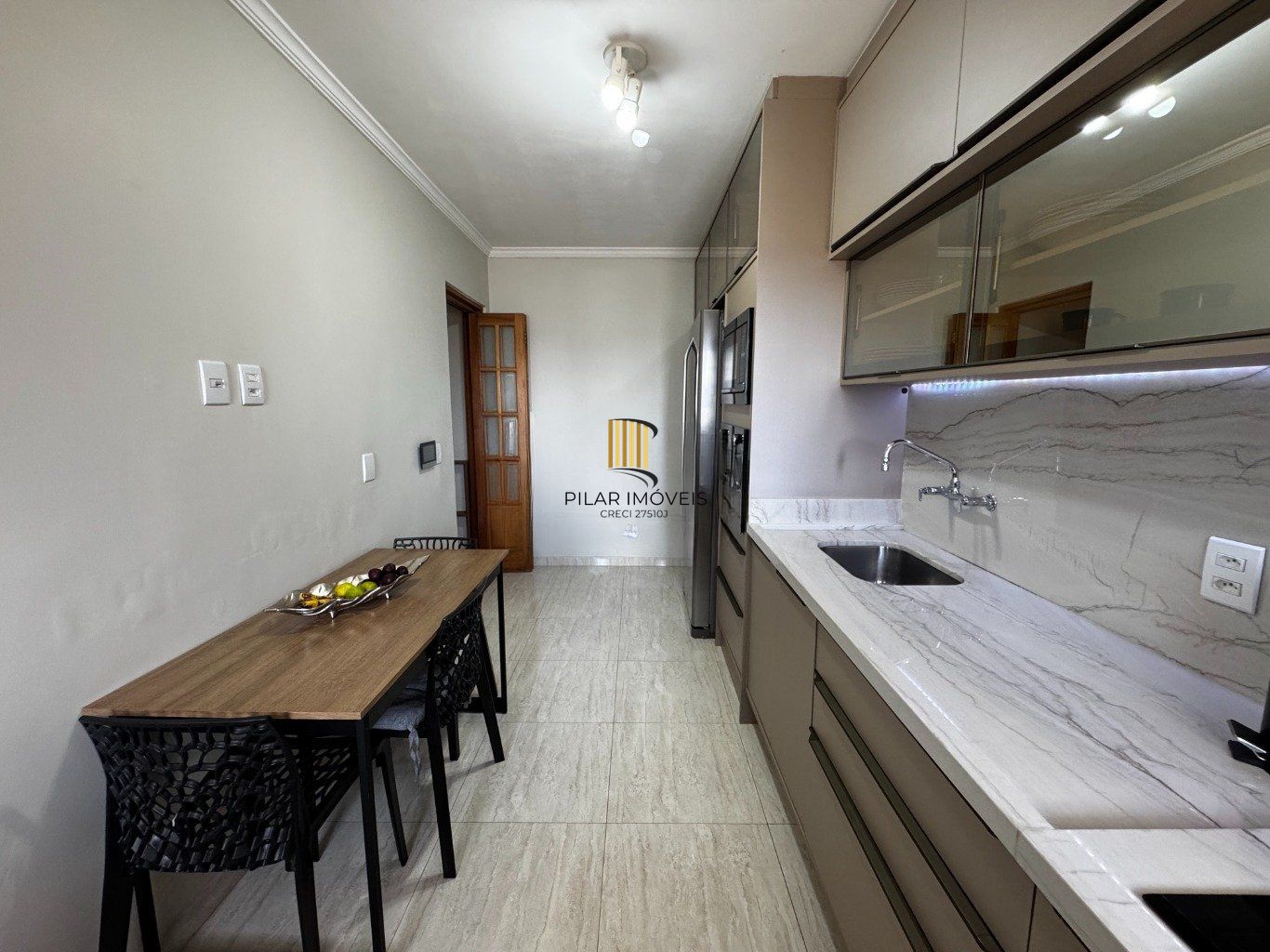 Apartamento de 3 dormitórios, elevador e 1 vaga de garagem em Canoas.