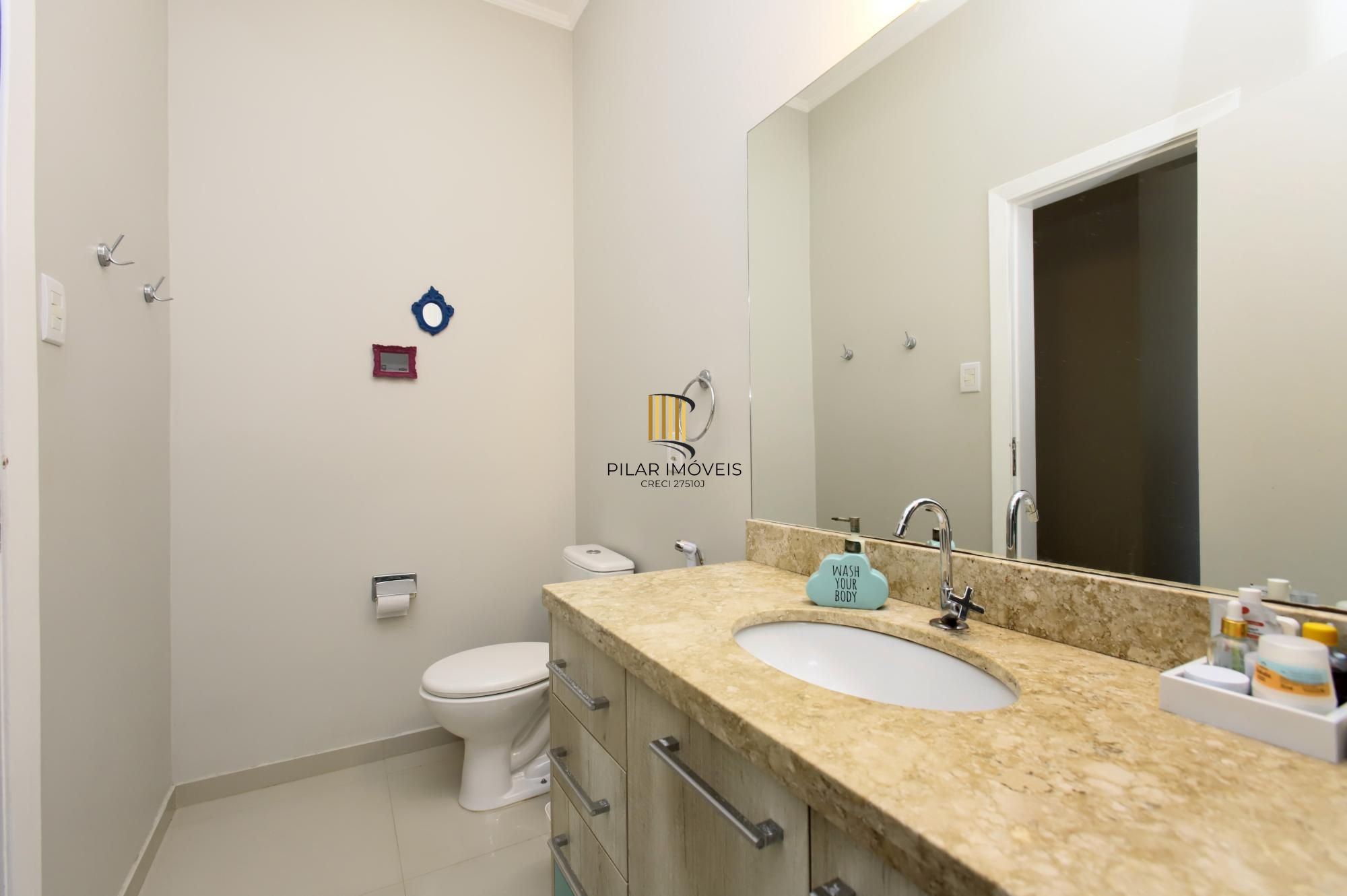 Casa de 4 quartos, 3 banheiros, 3 vagas no bairro Rio Branco