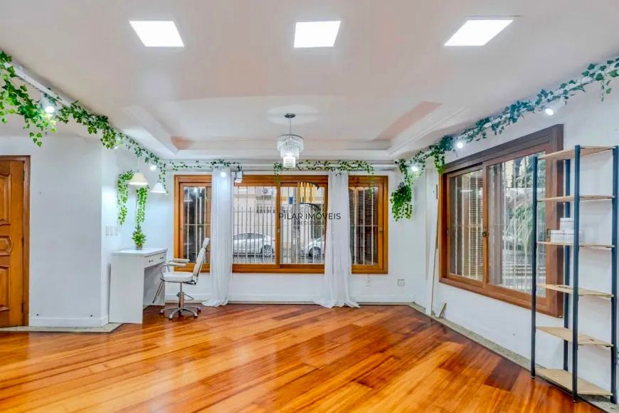 Casa com pátio 4 dormitórios 4 vagas Residencial ou Com. Partenon Porto Alegre