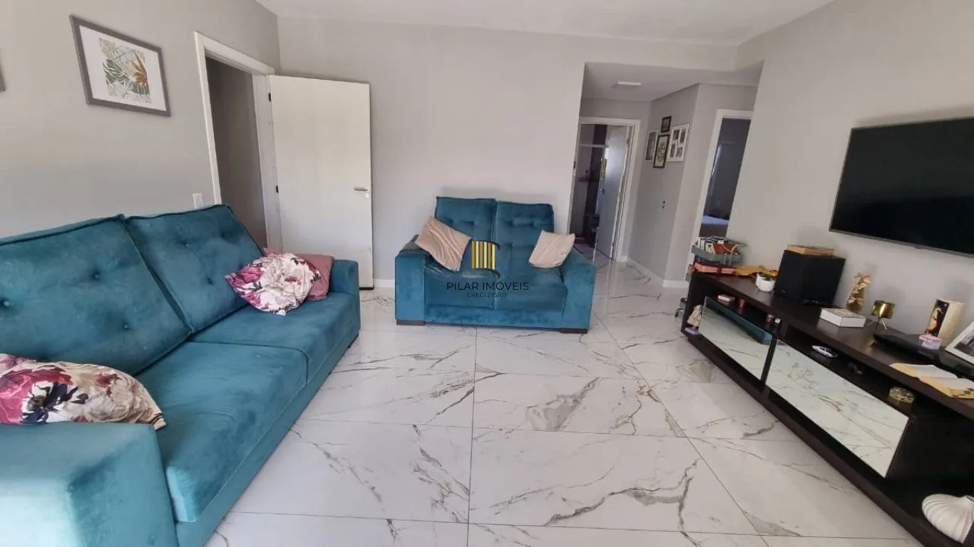 Casa de 2 dormitórios e 6 vagas de garagem em Canoas.